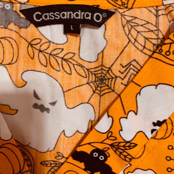 CASSANDRA O Halloween Themed Scrub Top Black Orange Pumpkins Bats Spiders New - Picture 3 of 6